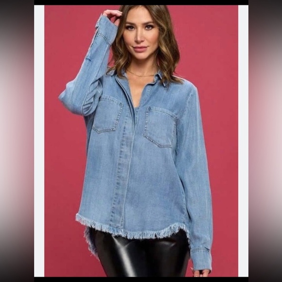 cloth & stone Tops - Anthropologie Cloth & Stone Chambray Tencel Button Up Shirt. Size Medium.
